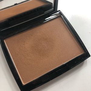 SADDLE Anastasia Beverly Hills bronzer
